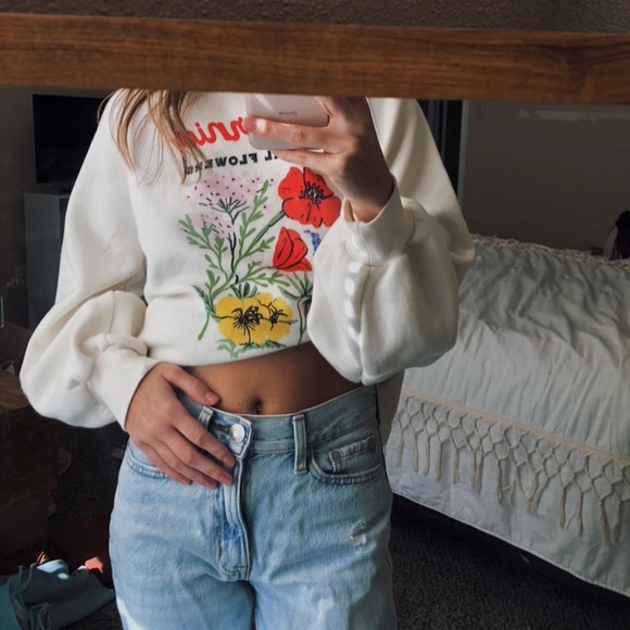 Tops - Floral crewneck